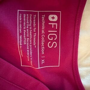 figs scrub top